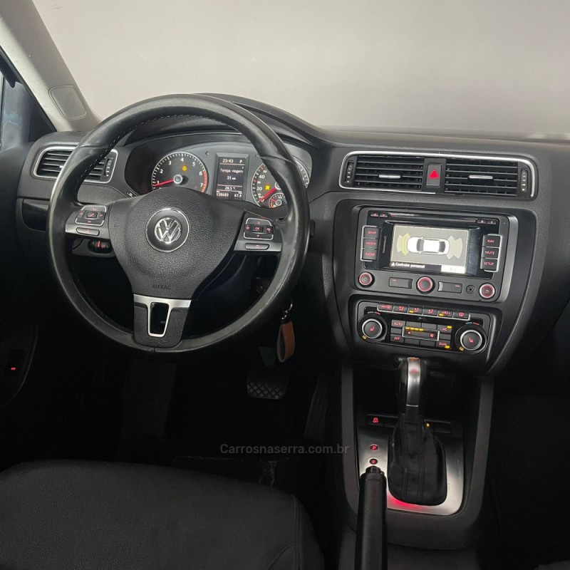 JETTA 2.0 TSI HIGHLINE 200CV GASOLINA 4P TIPTRONIC - 2011 - PORTãO