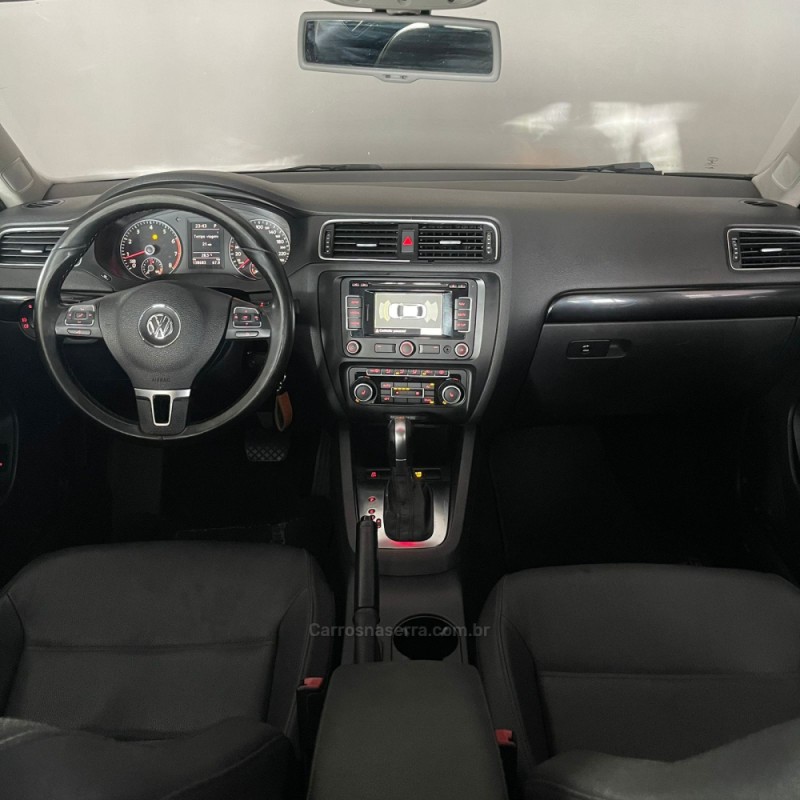 JETTA 2.0 TSI HIGHLINE 200CV GASOLINA 4P TIPTRONIC - 2011 - PORTãO