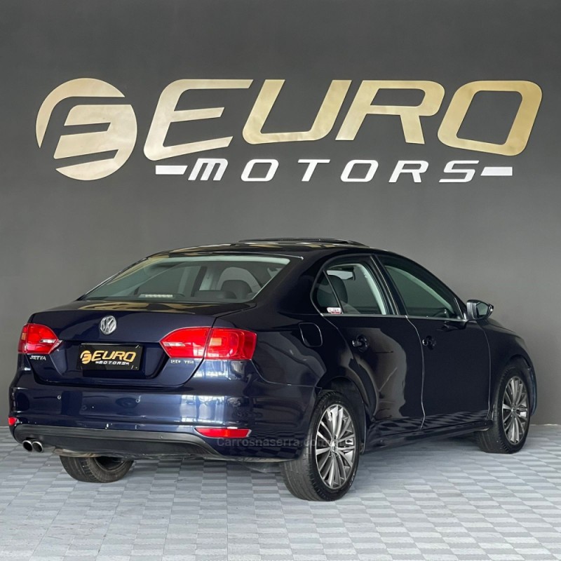 JETTA 2.0 TSI HIGHLINE 200CV GASOLINA 4P TIPTRONIC - 2011 - PORTãO