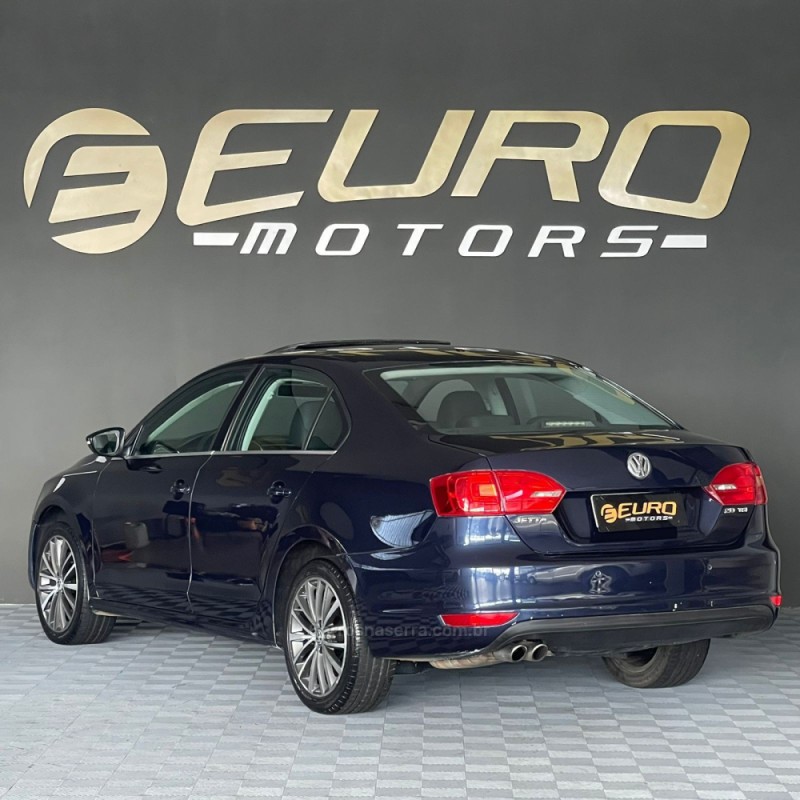 JETTA 2.0 TSI HIGHLINE 200CV GASOLINA 4P TIPTRONIC - 2011 - PORTãO