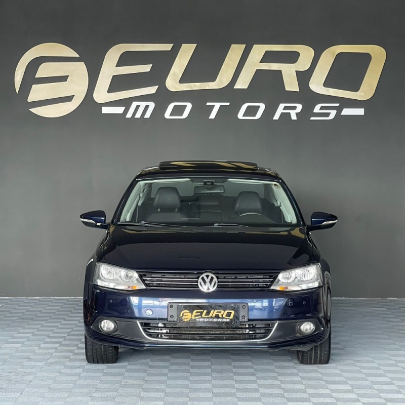 JETTA 2.0 TSI HIGHLINE 200CV GASOLINA 4P TIPTRONIC - 2011 - PORTãO