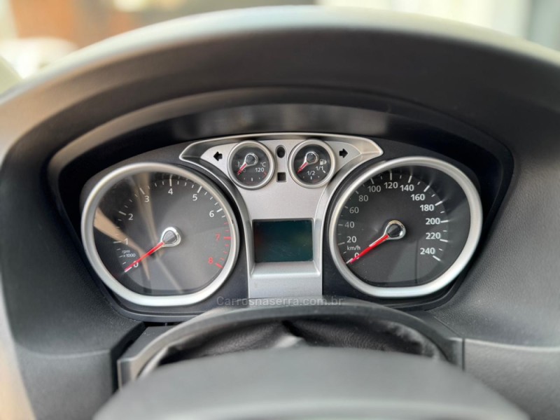 FOCUS 2.0 GHIA 16V FLEX 4P MANUAL - 2012 - FARROUPILHA