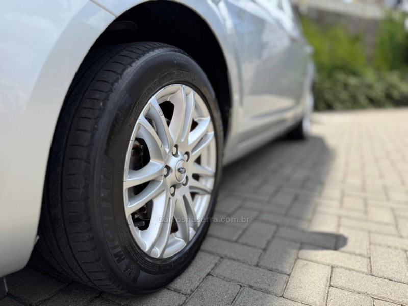 FOCUS 2.0 GHIA 16V FLEX 4P MANUAL - 2012 - FARROUPILHA