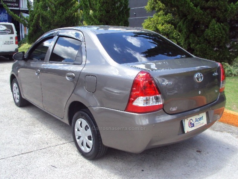 ETIOS 1.5 X PLUS SEDAN 16V FLEX 4P MANUAL - 2017 - CAXIAS DO SUL