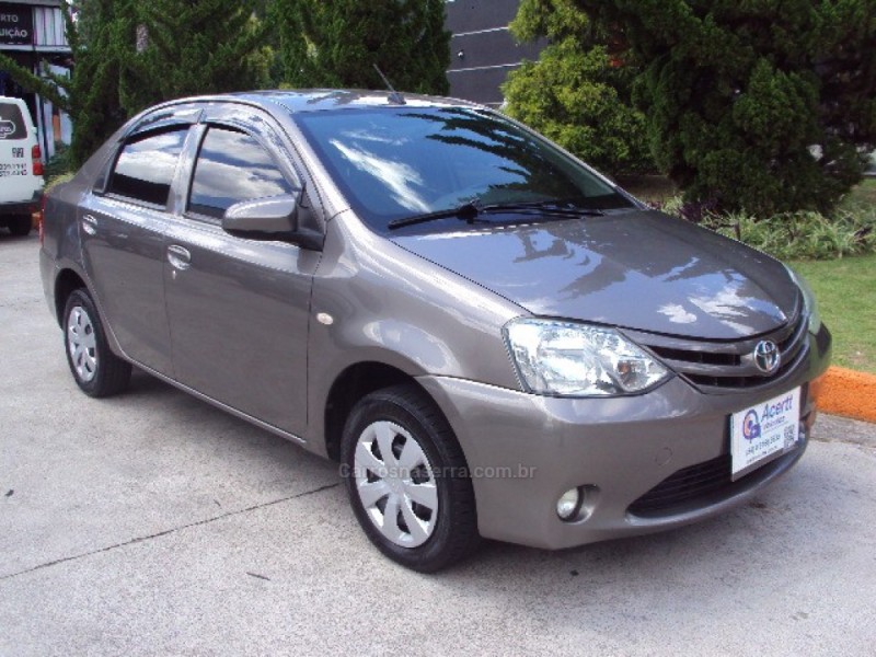 ETIOS 1.5 X PLUS SEDAN 16V FLEX 4P MANUAL - 2017 - CAXIAS DO SUL