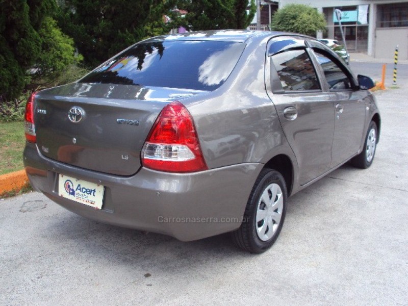ETIOS 1.5 X PLUS SEDAN 16V FLEX 4P MANUAL - 2017 - CAXIAS DO SUL