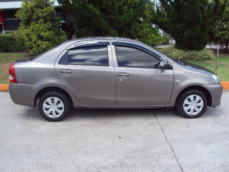 ETIOS 1.5 X PLUS SEDAN 16V FLEX 4P MANUAL - 2017 - CAXIAS DO SUL