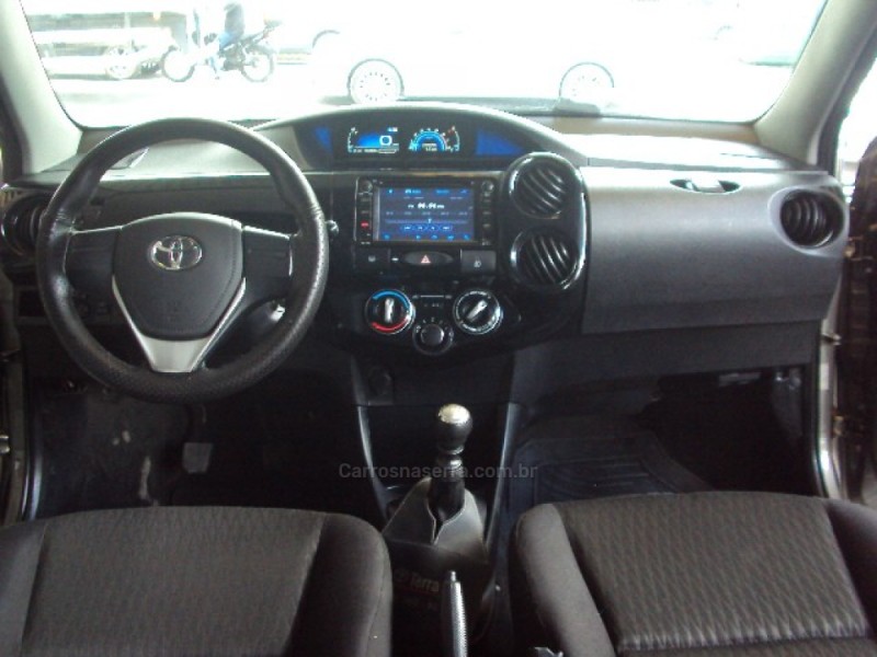 ETIOS 1.5 X PLUS SEDAN 16V FLEX 4P MANUAL - 2017 - CAXIAS DO SUL