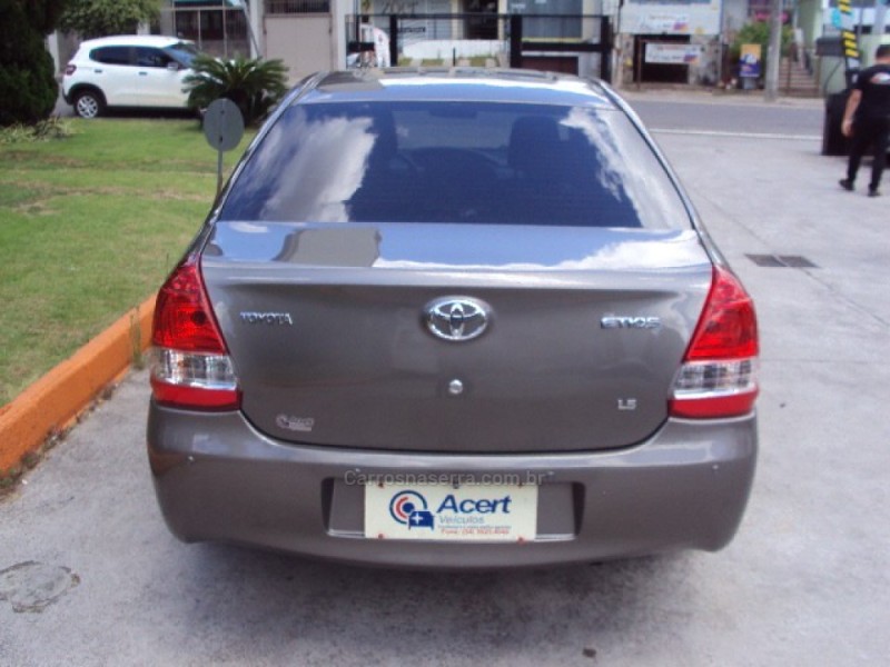 ETIOS 1.5 X PLUS SEDAN 16V FLEX 4P MANUAL - 2017 - CAXIAS DO SUL