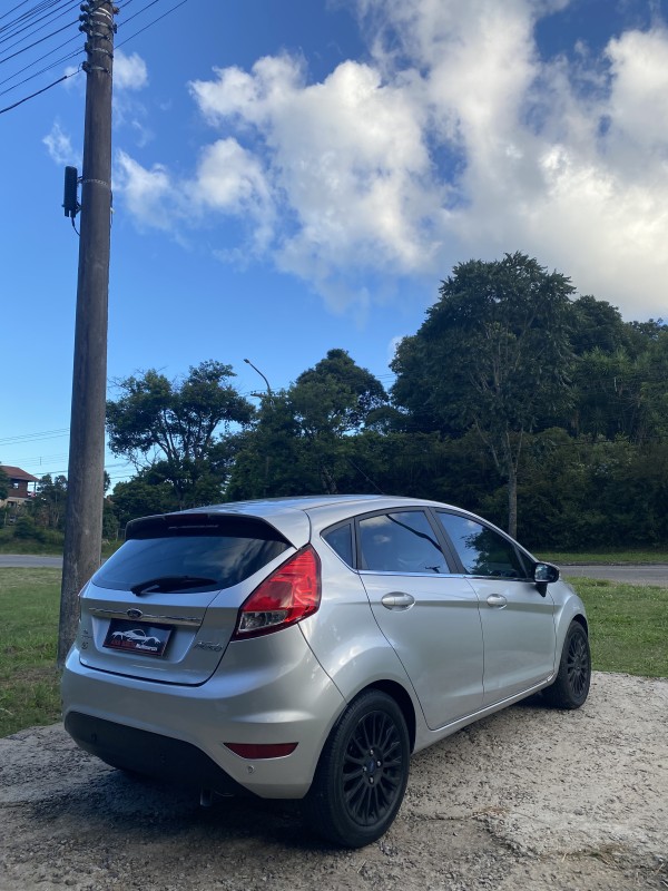 FIESTA 1.6 TITANIUM HATCH 16V FLEX 4P AUTOMÁTICO - 2015 - CAXIAS DO SUL