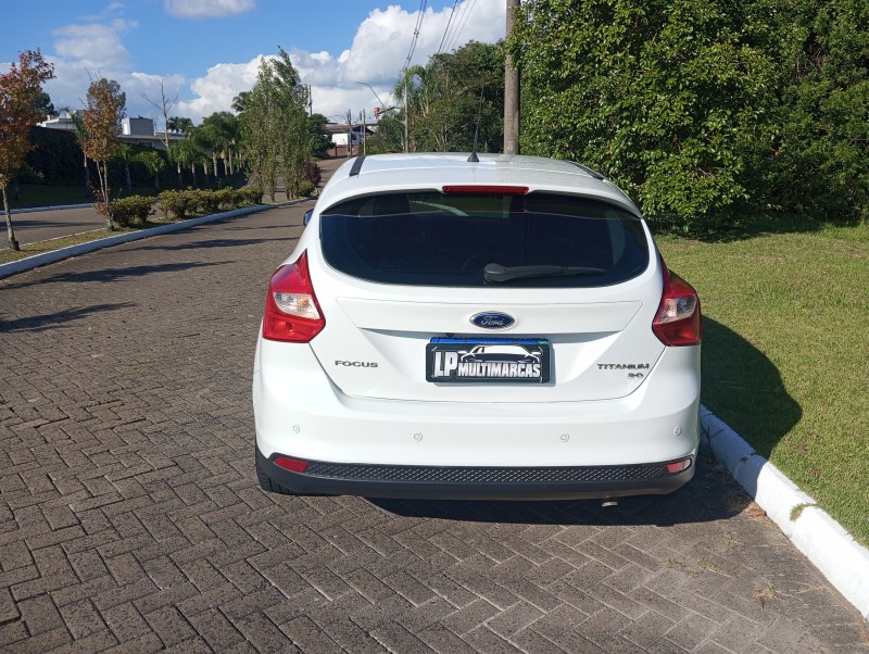 FOCUS 2.0 TITANIUM 16V FLEX 4P AUTOMÁTICO - 2015 - CAXIAS DO SUL