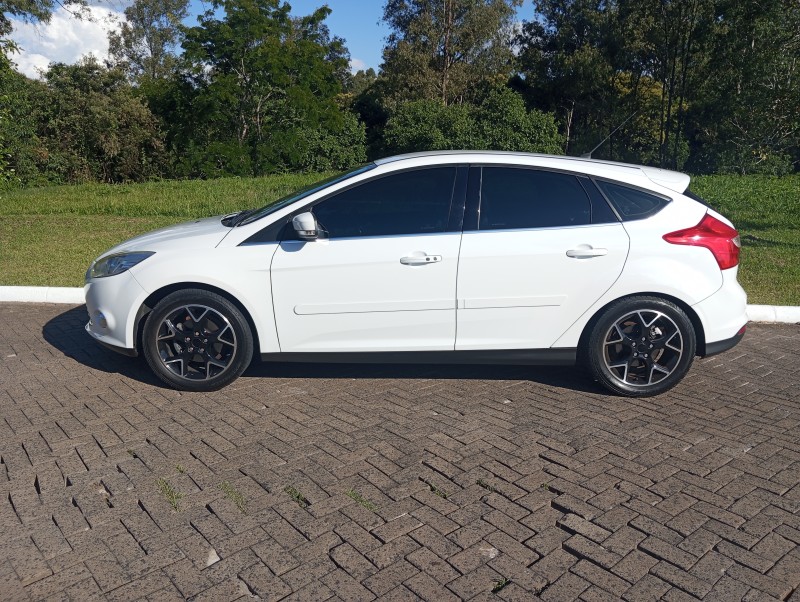 FOCUS 2.0 TITANIUM 16V FLEX 4P AUTOMÁTICO - 2015 - CAXIAS DO SUL