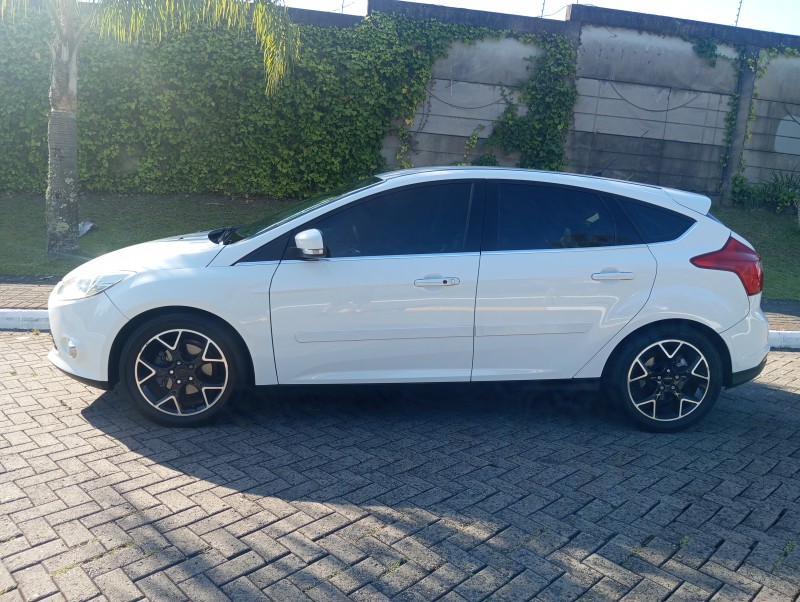 FOCUS 2.0 TITANIUM 16V FLEX 4P AUTOMÁTICO - 2015 - CAXIAS DO SUL