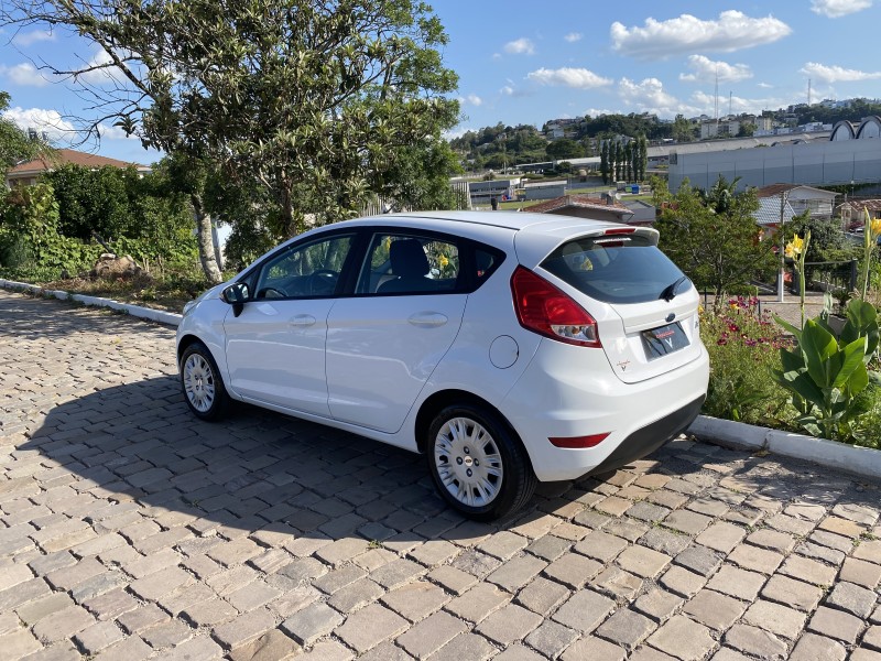 FIESTA 1.6 SE HATCH 16V FLEX 4P MANUAL - 2017 - CARLOS BARBOSA