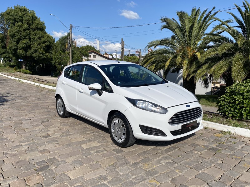 FIESTA 1.6 SE HATCH 16V FLEX 4P MANUAL - 2017 - CARLOS BARBOSA