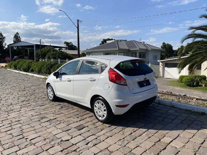 FIESTA 1.6 SE HATCH 16V FLEX 4P MANUAL - 2017 - CARLOS BARBOSA