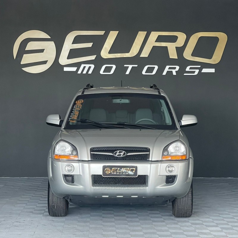 TUCSON 2.0 MPFI GL 16V 142CV 2WD GASOLINA 4P MANUAL - 2011 - PORTãO