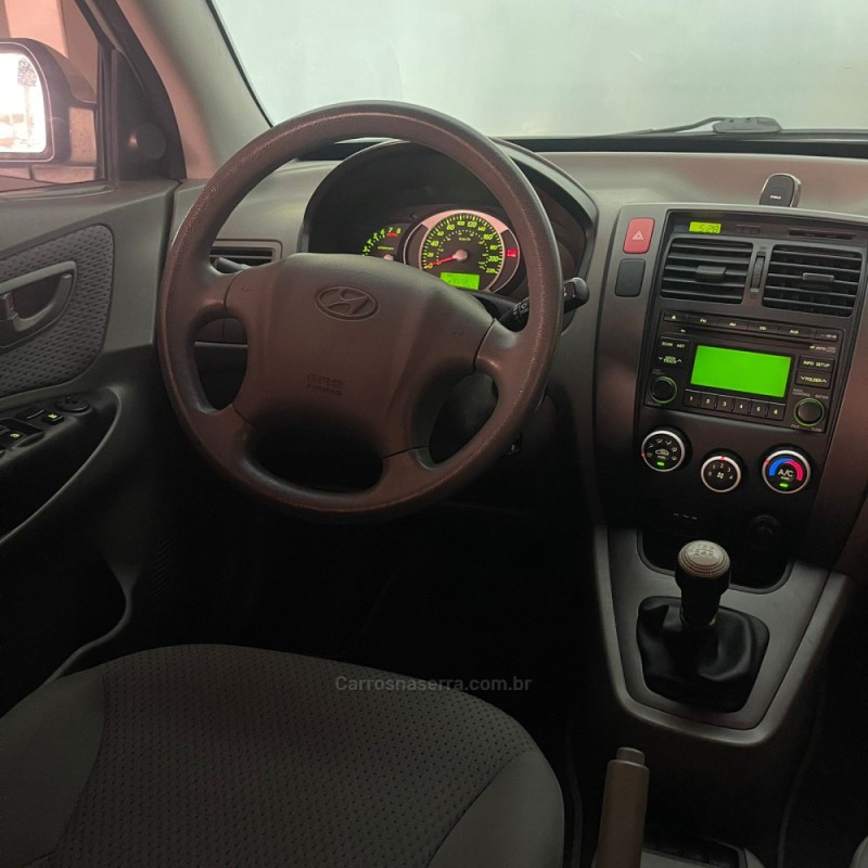 TUCSON 2.0 MPFI GL 16V 142CV 2WD GASOLINA 4P MANUAL - 2011 - PORTãO