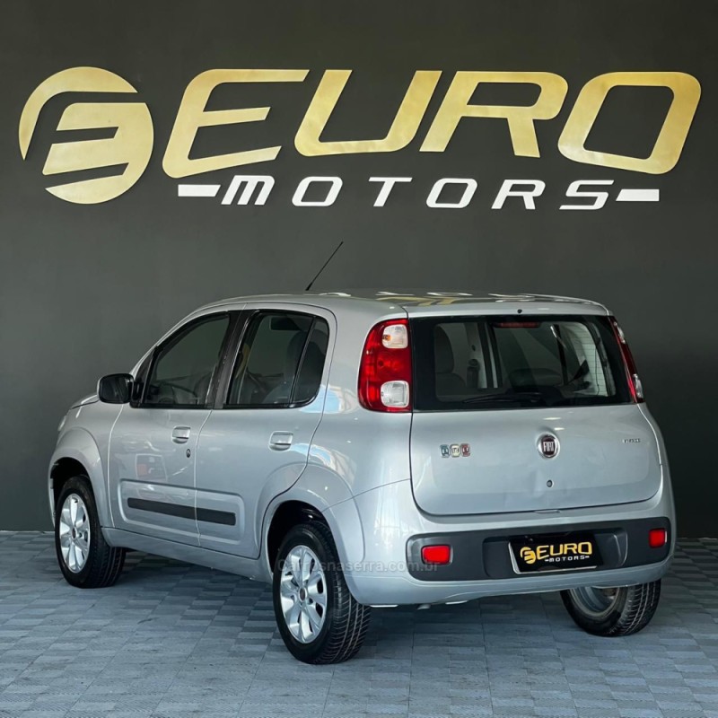 UNO 1.0 EVO VIVACE 8V FLEX 4P MANUAL - 2011 - PORTãO