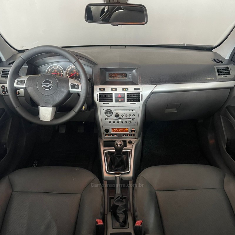VECTRA 2.0 MPFI ELEGANCE 8V FLEX 4P MANUAL - 2010 - PORTãO