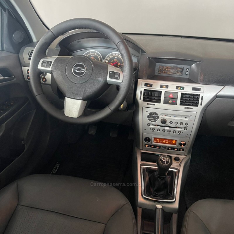 VECTRA 2.0 MPFI ELEGANCE 8V FLEX 4P MANUAL - 2010 - PORTãO