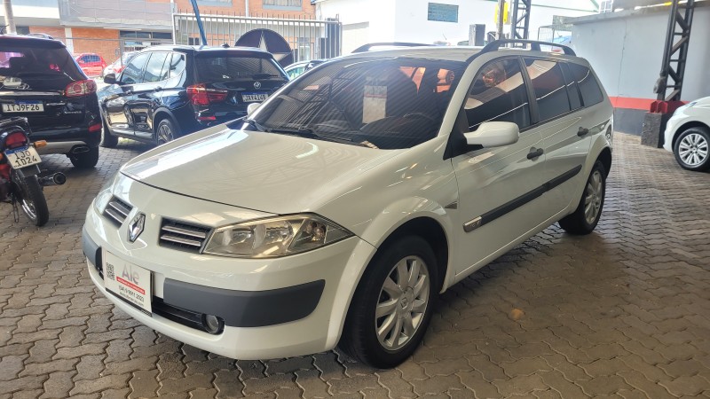 MÉGANE 1.6 DYNAMIQUE GRAND TOUR 16V FLEX 4P MANUAL