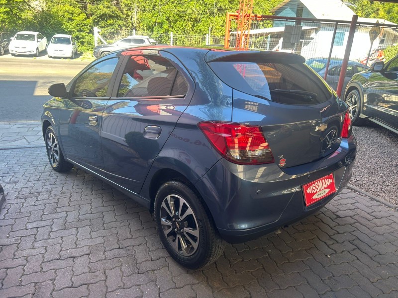ONIX 1.4 MPFI LTZ 8V FLEX 4P MANUAL - 2016 - TRêS COROAS