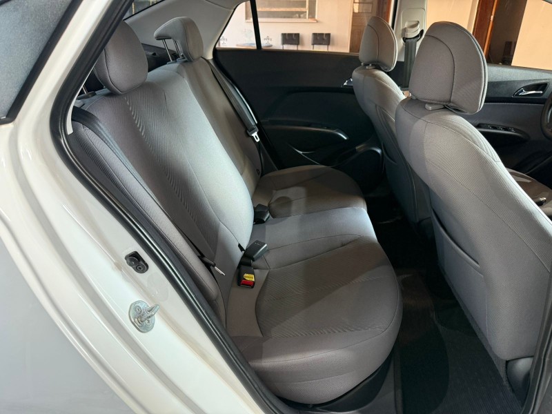 HB20S 1.6 COMFORT PLUS 16V FLEX 4P MANUAL - 2015 - FARROUPILHA