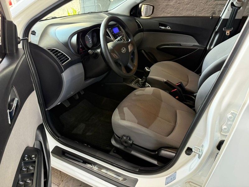 HB20S 1.6 COMFORT PLUS 16V FLEX 4P MANUAL - 2015 - FARROUPILHA
