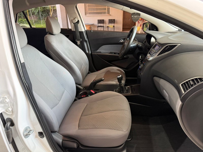 HB20S 1.6 COMFORT PLUS 16V FLEX 4P MANUAL - 2015 - FARROUPILHA