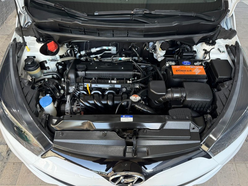 HB20S 1.6 COMFORT PLUS 16V FLEX 4P MANUAL - 2015 - FARROUPILHA