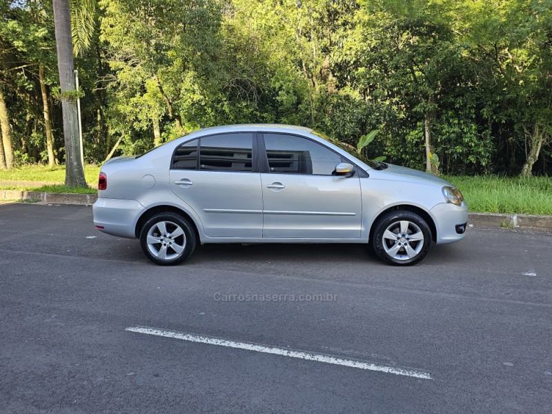 POLO SEDAN 1.6 MI 8V FLEX 4P MANUAL - 2014 - CAMPO BOM