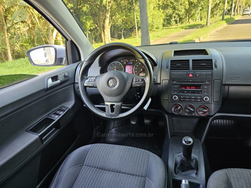 POLO SEDAN 1.6 MI 8V FLEX 4P MANUAL - 2014 - CAMPO BOM