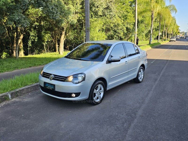 POLO SEDAN 1.6 MI 8V FLEX 4P MANUAL - 2014 - CAMPO BOM