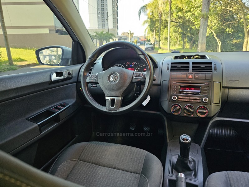 POLO SEDAN 1.6 MI 8V FLEX 4P MANUAL - 2014 - CAMPO BOM