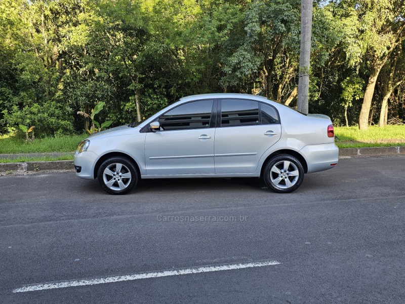 POLO SEDAN 1.6 MI 8V FLEX 4P MANUAL - 2014 - CAMPO BOM
