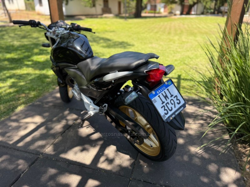 CB 300R  - 2015 - BROCHIER