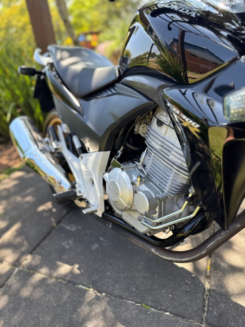 CB 300R  - 2015 - BROCHIER