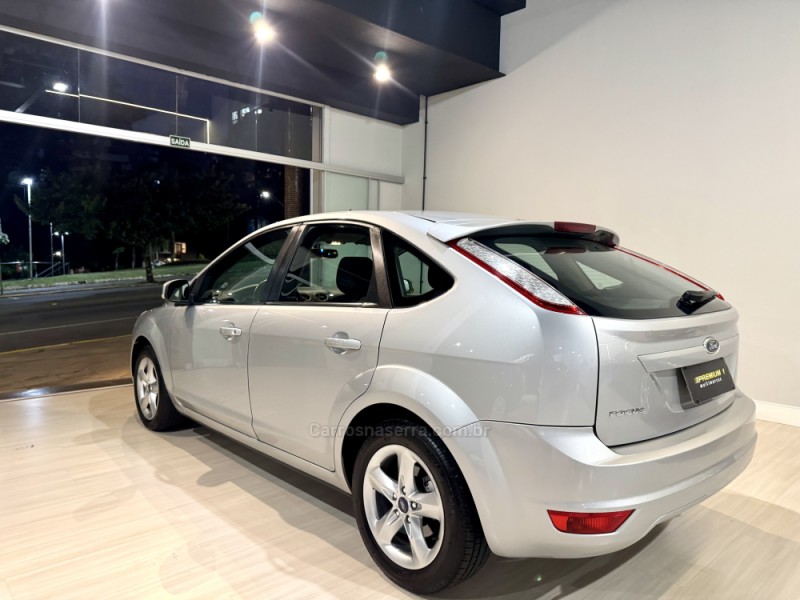 FOCUS 1.6 GLX 16V FLEX 4P MANUAL - 2013 - BENTO GONçALVES