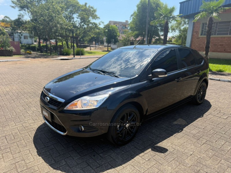 FOCUS 1.6 8V FLEX 4P MANUAL - 2011 - BROCHIER