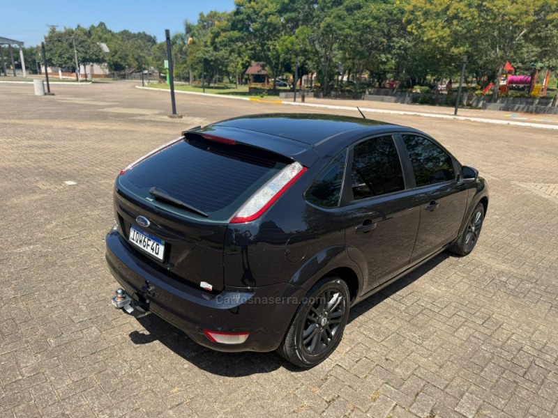 FOCUS 1.6 8V FLEX 4P MANUAL - 2011 - BROCHIER