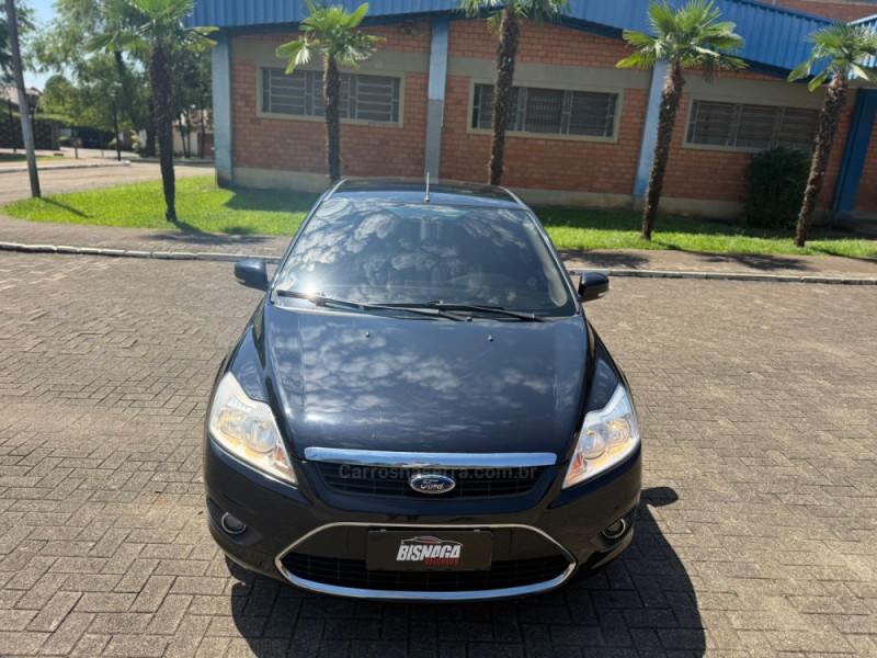 FOCUS 1.6 8V FLEX 4P MANUAL - 2011 - BROCHIER