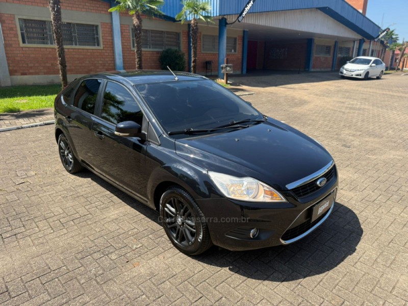 FOCUS 1.6 8V FLEX 4P MANUAL - 2011 - BROCHIER