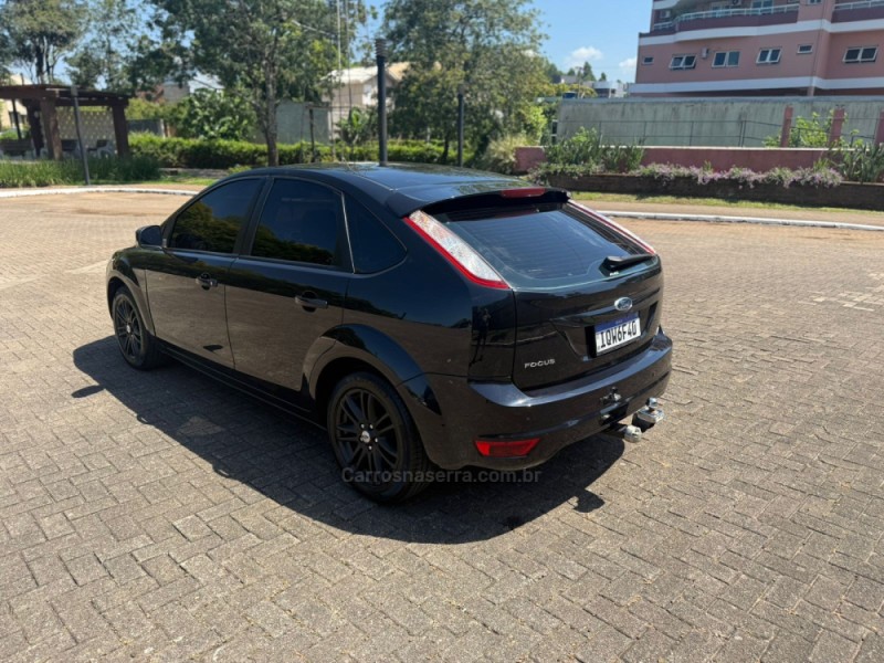 FOCUS 1.6 8V FLEX 4P MANUAL - 2011 - BROCHIER