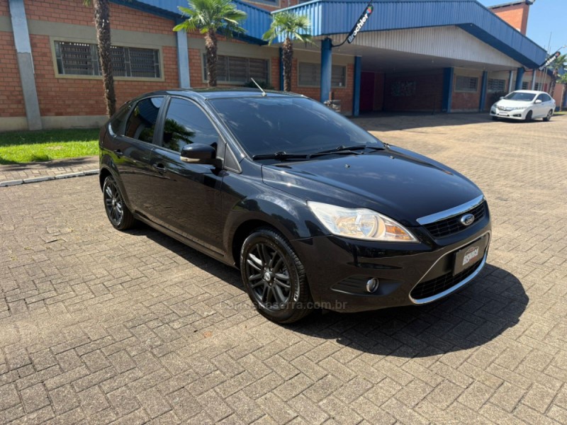 FOCUS 1.6 8V FLEX 4P MANUAL - 2011 - BROCHIER