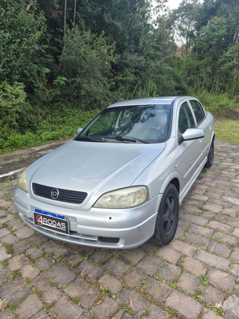 ASTRA 1.8 MPFI MILLENIUM II SEDAN 8V GASOLINA 4P MANUAL