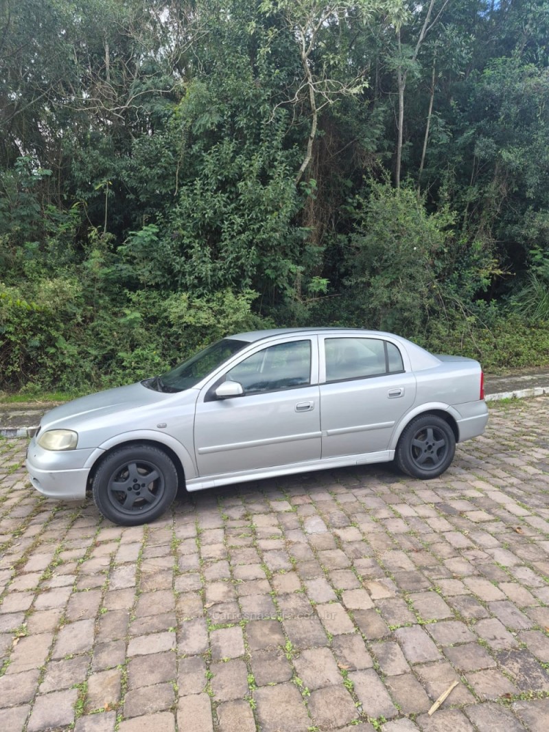 ASTRA 1.8 MPFI MILLENIUM II SEDAN 8V GASOLINA 4P MANUAL - 2001 - BENTO GONçALVES