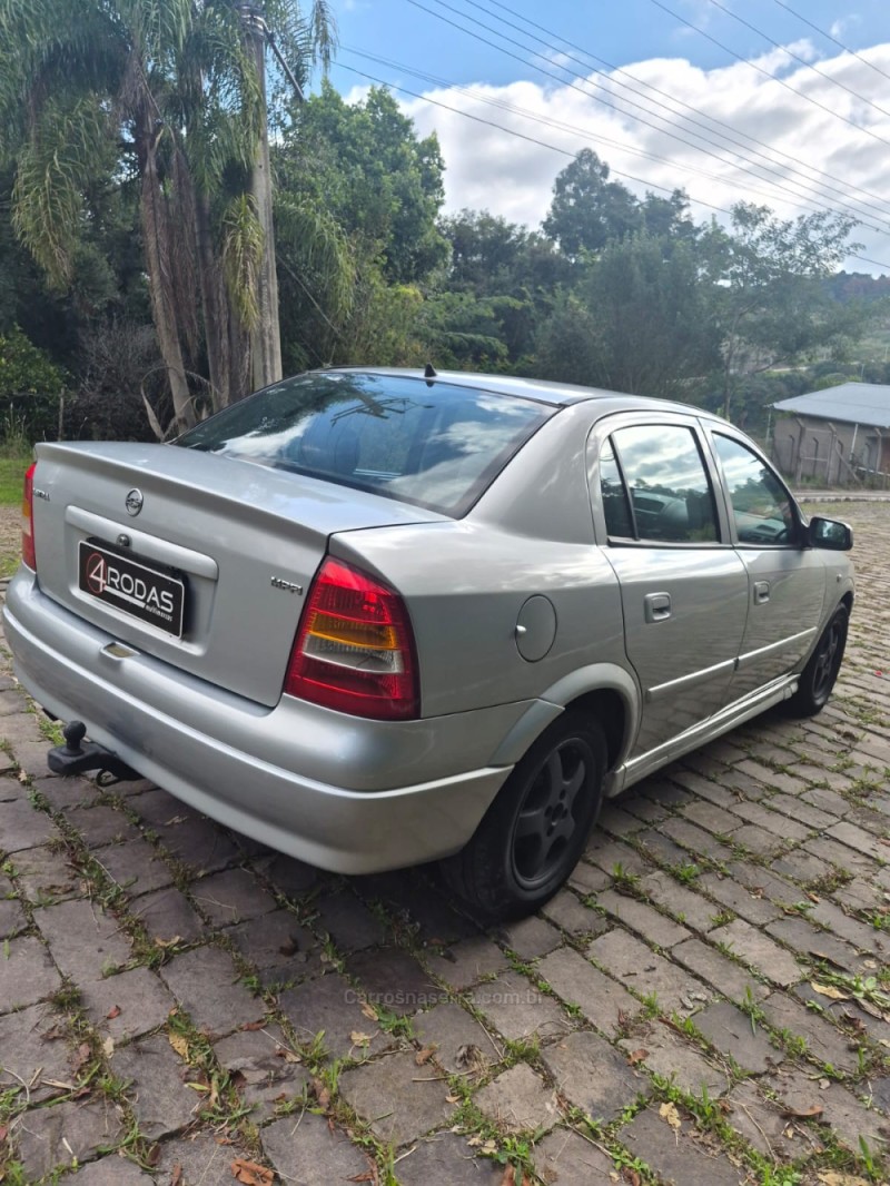 ASTRA 1.8 MPFI MILLENIUM II SEDAN 8V GASOLINA 4P MANUAL - 2001 - BENTO GONçALVES