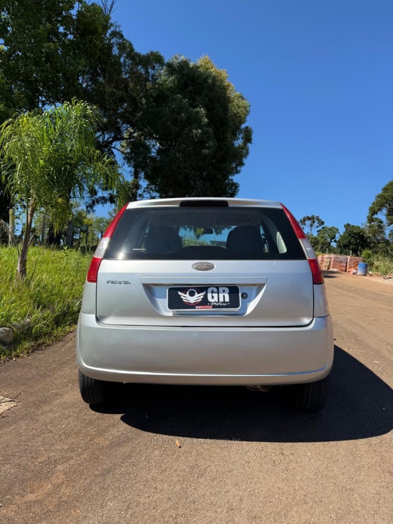 FIESTA 1.0 MPI STREET ACTION 8V GASOLINA 4P MANUAL - 2005 - IBIRAIARAS