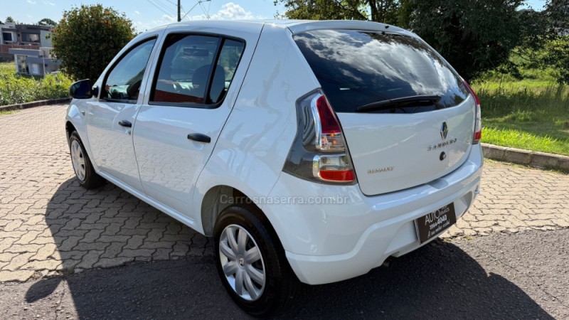 SANDERO 1.0 EXPRESSION 16V FLEX 4P MANUAL - 2014 - DOIS IRMãOS